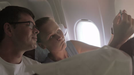 Couple-Taking-Selfie-in-the-Plane