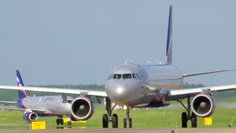 Avión-De-Aeroflot-En-La-Pista.