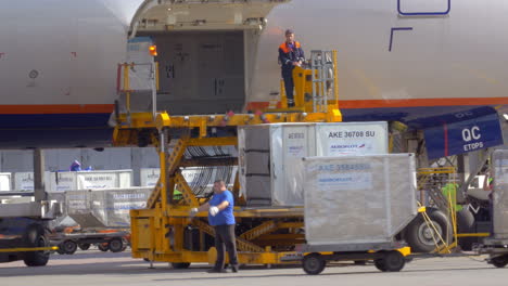 Cargo-unloading-of-the-plane-at-airport