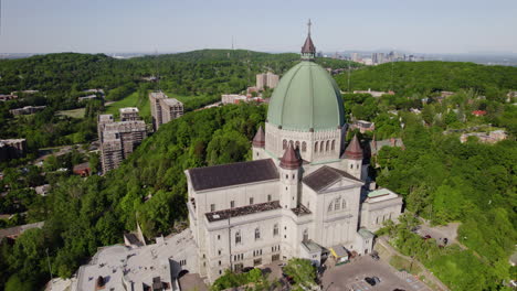 Drone-shot-orbiting-the-Saint-Joseph's-Oratory-of-Mount-Royal,-summer-evening-in-Montreal