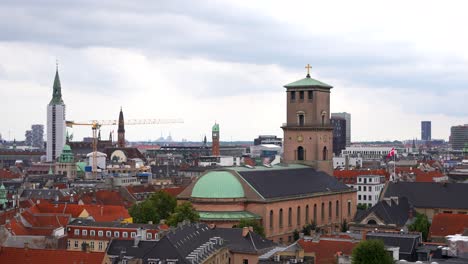 Darstellung-Des-Stadtbildes-Von-Kopenhagen-Mit-Blick-Auf-Die-Kathedrale-Und-Wartungsarbeiten,-4k