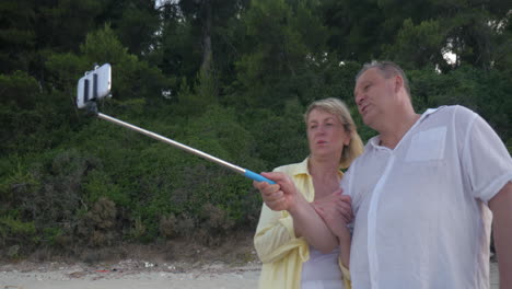 Couple-with-Smartphone-and-Selfie-Stick