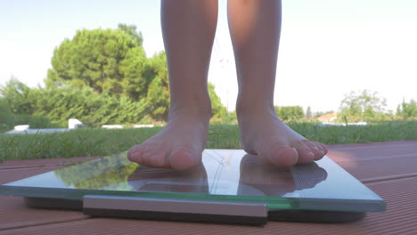 Child-on-bathroom-scales-outdoor
