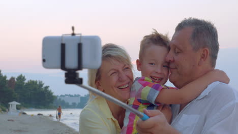 Family-mobile-selfie-with-child-and-grandparents