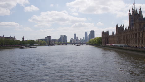 Panoramic-Aerial-Of-The-River-Thames-With-The-Palace-of-Westminster-in-London,-England,-United-Kingdom