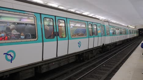 Metro-Train-At-Underground-Subway-Station-In-Paris,-France