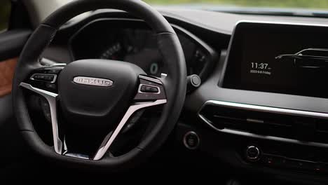 modern-car-interior,-car-steering-wheel,-Maxus-D90,-SPORT