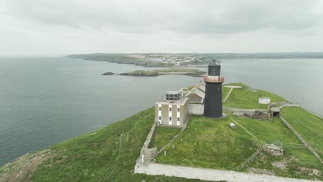 Einsame-Ballycotton-Insel,-Leuchtturm-Von-East-Cork,-Irland,-Antenne