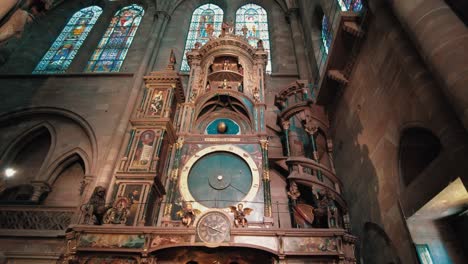 Astronomische-Uhr-In-Der-Kathedrale-Notre-Dame-In-Straßburg