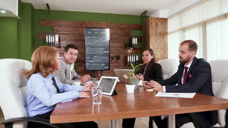 Team-of-business-people-having-a-meeting-in-the-conference-room