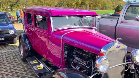 Pink-vintage-car-on-vintage-car-meeting-at-Hofmeister-in-Bietigheim,-South-of-Germany