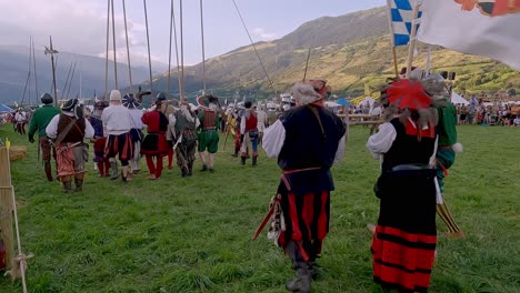 Una-Escena-De-La-Recreación-De-La-Batalla-De-Calvino-En-Los-Juegos-Medievales-Del-Tirol-Del-Sur.