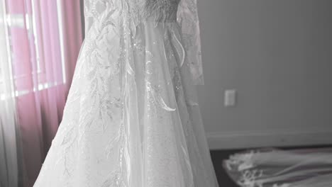 An-upclose-shot-of-a-white-wedding-dress-on-a-manican
