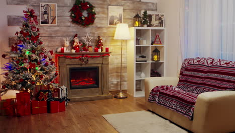 Zimmer-Mit-Traditioneller-Dekoration-Für-Die-Weihnachtsfeier