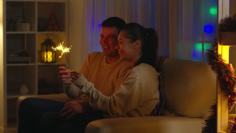 Romantic-young-couple-holding-fireworks