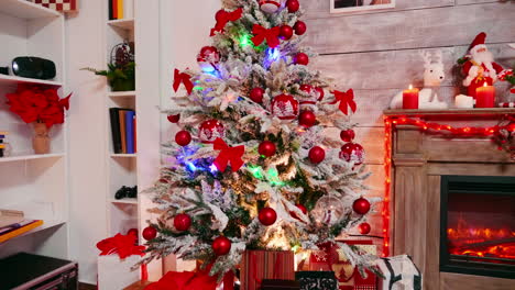Cajas-De-Regalo-Rojas-Debajo-Del-árbol-De-Navidad-Para-Las-Vacaciones-De-Invierno