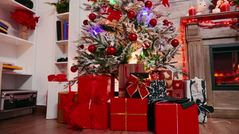 Geschenkboxen-Unter-Dem-Weihnachtsbaum,-Wunderschön-Dekoriert