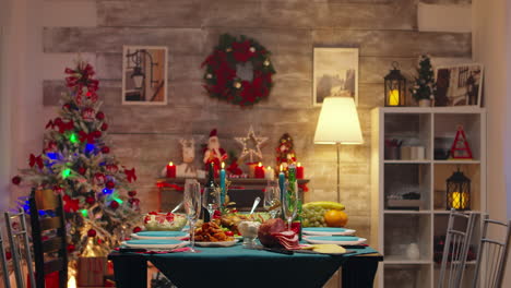 Table-beautiful-decorated-for-christmas-celebration