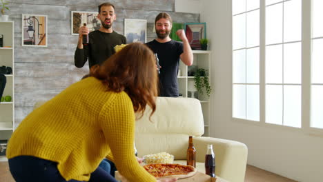 Young-woman-arriving-with-pizza-at-her-friends-house