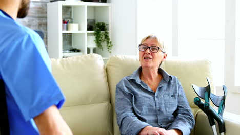 Male-nurse-and-senior-woman-having-a-conversation