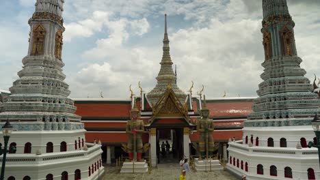 People-strolling-in-Grand-Palace-of-Bangkok-Temple-complex
