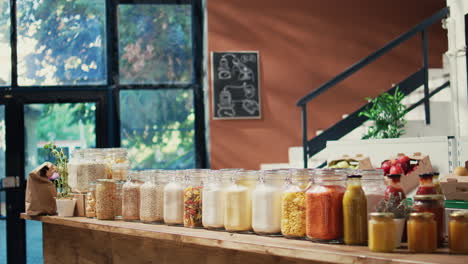 Pasta-and-sauces-in-reusable-glass-jars-on-store-shelves