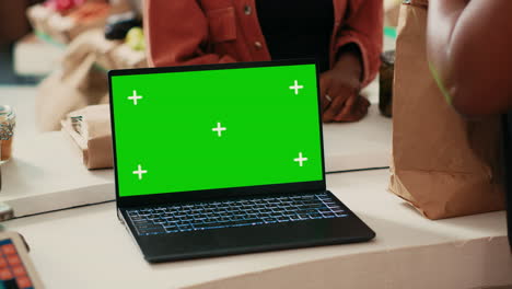 Greenscreen-isolated-display-on-laptop-at-farmers-market,