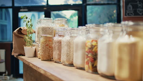 Local-zero-waste-grocery-store-with-bulk-products-in-jars