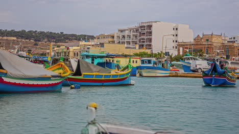 Traditional-fishing-boats-in-the-Mediterranean-Village-of-Marsaxlokk,-Malta