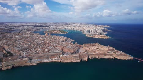 Wide-Aerial-Pan-of-Valletta,-Malta,-and-Fort-St-Elmo-National-War-Museum