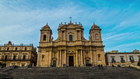 Cathedral-of-small-town-of-Noto-in-Sicily,-time-lapse-view