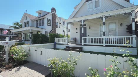 White-fences-and-white-houses-traditional-architecture-on-the-street-of-Coronado-island,-San-Diego-CA