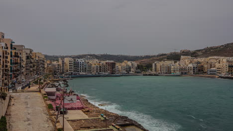 La-Bahía-Con-Edificios-Alrededor-De-La-Playa-De-Xlendi-En-La-Isla-De-Malta.