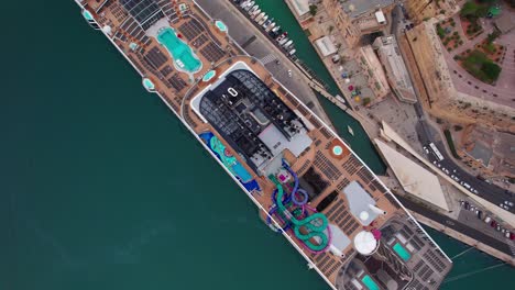 Aerial-Reveal-of-Luxury-Cruise-Liner-in-Grand-Harbour,-Valletta,-Malta