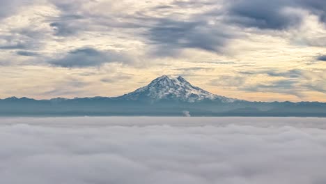 Clouds-Moving-Above-And-In-Front-Of-Mount-Rainier-At-Dusk-In-Washington,-USA