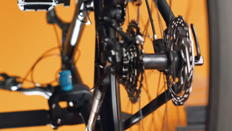 Professional-testing-bike-crank-arm-and-chain-rings,-close-up