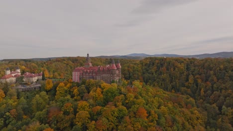 Schloss-Walbrzych-In-Niederschlesien,-Polen-#7-Ksiaz-Herbst