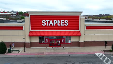 Staples-Ist-Ein-Amerikanisches-Einzelhandelsunternehmen-Für-Bürobedarf