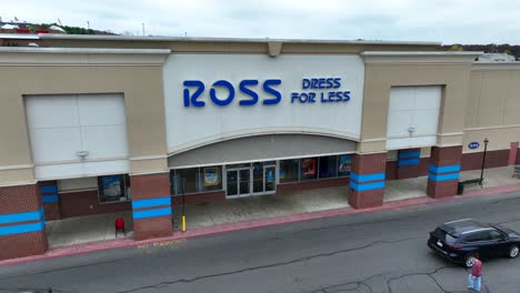 Ross-Kleid-Für-Weniger-Laden
