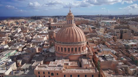 Close-Aerial-Dolly-of-Basilica-of-Our-Lady-in-Valletta,-Malta