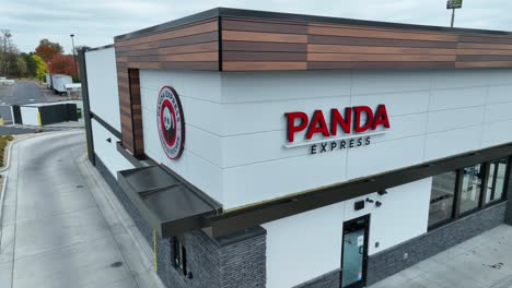 Panda-Express,-Amerikanische-Fast-Food-Restaurantkette,-Die-Amerikanische-Chinesische-Küche-Verkauft