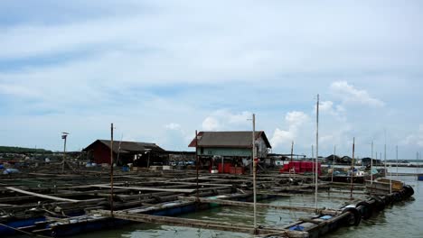 Eine-Aufnahme-Des-Schwimmenden-Fischerdorfes-In-Pulau-Kukup,-Johor-Bahru,-Malaysia