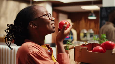 African-american-buyer-enjoying-fresh-aroma-of-tomatoes-at-store