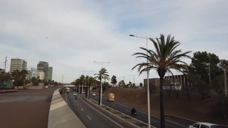 Autopista-Panorámica-A-Lo-Largo-De-La-Playa-De-Mar-Bella-El-Poblenou-Barcelona-Vibraciones-Viajeras