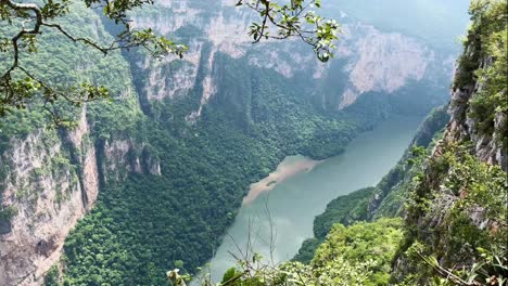 Canyon-De-Sumidero-Nationalpark-In-Chiapas-Mexiko-In-Der-Nähe-Von-Chiapa-De-Corzo-Und-Tuxtla-Gutierrez-Luftaufnahmen-Von-Drohnen