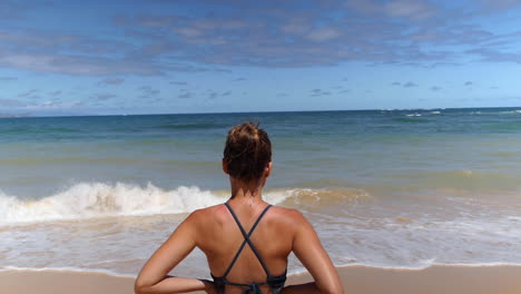 Young-petite-girl-in-bikini-at-the-beach-in-hawaii