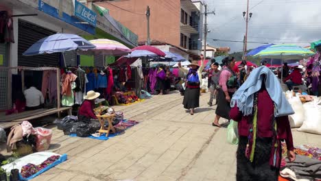 local-food-stand-market-in-chiapas-mountains-Mexico-San-Juan-chamula-travel-destination