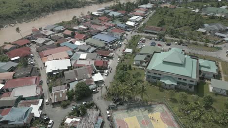 Verano-Con-Vista-Aérea-De-Drones-En-Kpg-Gedong-Borneo,-Sarawak-En-Conjunción-Con-La-Regata-2023