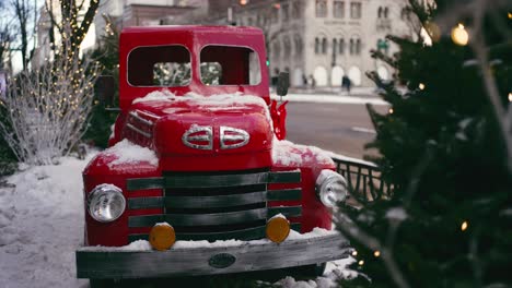 Red-Truck-With-Christmas-Tree-at-Magnificent-Mile-in-Chicago-Downtown