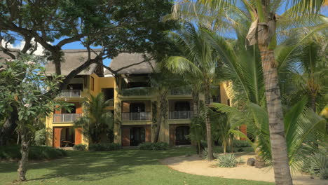 Tropisches-Resort-Mit-Hotels-Und-Palmengarten-Mauritius